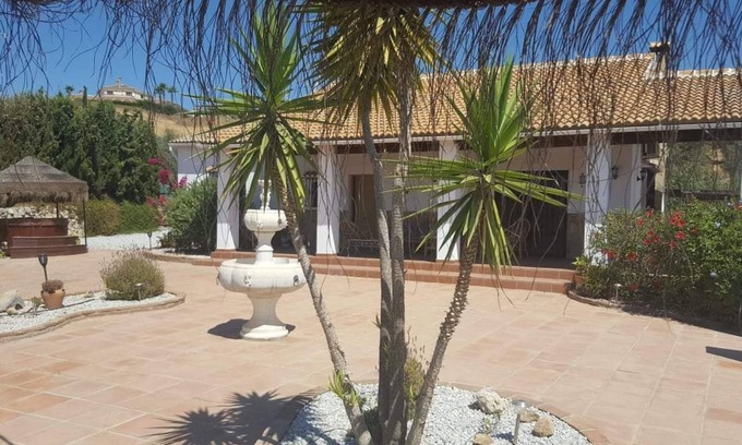 Vinuela House | Villa Gloria- Delightful 3 bed Villa to rent near Lake Vinuela with Private Pool