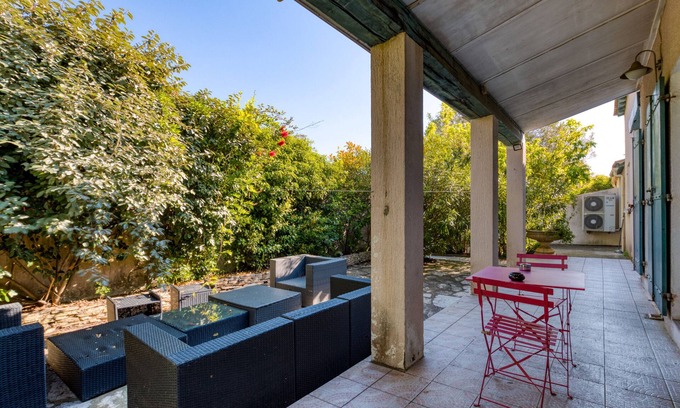 La Grande-Motte Villa | Villa 'Grande' with Private Terrace, Private Garden and Wi-Fi