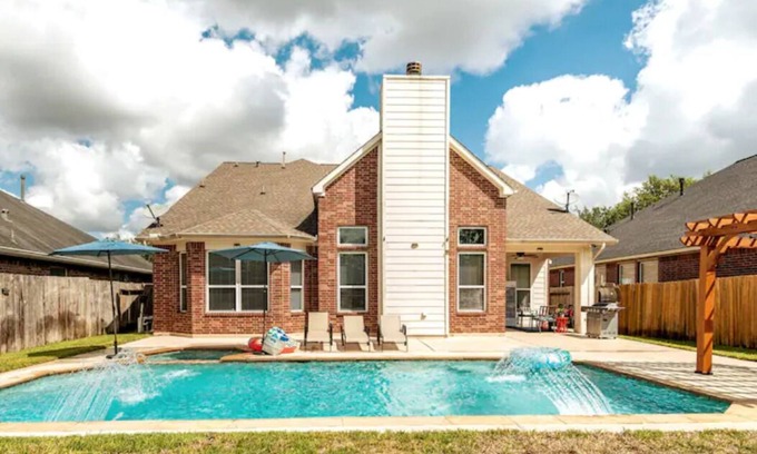 Klein House | Villa Grande with Climatized Pool, SPA, Yoga Room/Playroom, BBQ, Fast WI-FI
