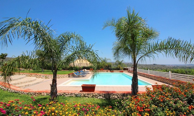 Syracuse Villa | VILLA GRAZIA - PRIVATE POOL - AIR CONDITIONING - FREE WIFI