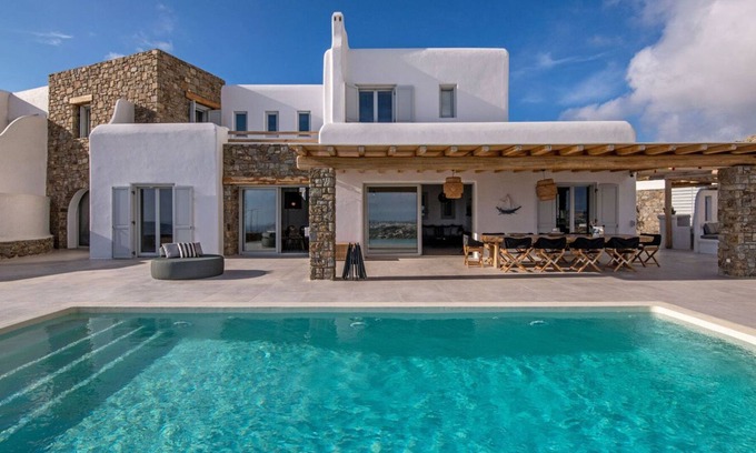Agios Stefanos House | Villa Gwen perfect for friends or family in great location /beautiful views