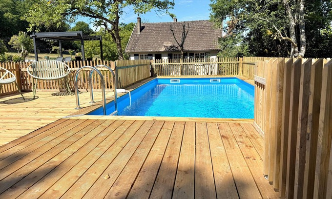 Chateau-l'Eveque Villa | Villa Hakuna Matata heated pool 4 bedrooms near Périgueux in a quiet location