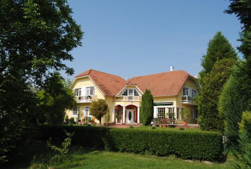 Dunakiliti House | Villa Hedi