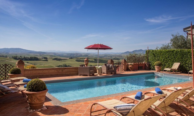 Guardistallo Villa | Villa Il Borgo by Fantasia Villas