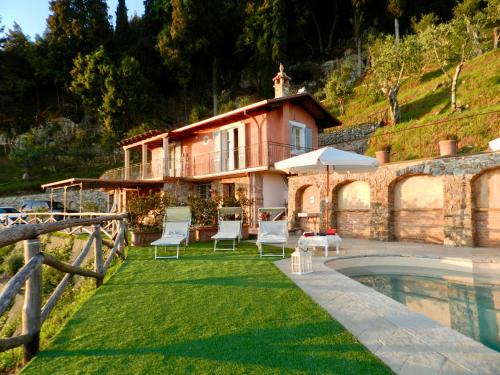 Camaiore Villa | Villa "Il Grillo" Piscina privata, Panorama e privacy