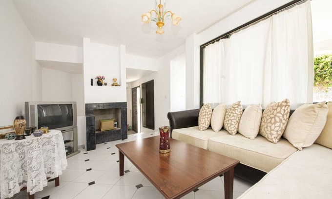 Turgutreis Villa | Villa in Bodrum with Shared Pool and Backyard