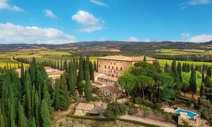 Montalcino Villa | Villa in Montalcino with 11 bedrooms sleeps 22