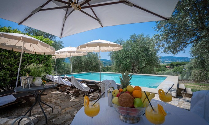 Chiusi Villa | Villa in Montepulciano with 6 bedrooms sleeps 14