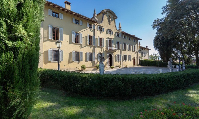Ronta Villa | Villa in Ronta with 13 bedrooms sleeps 26