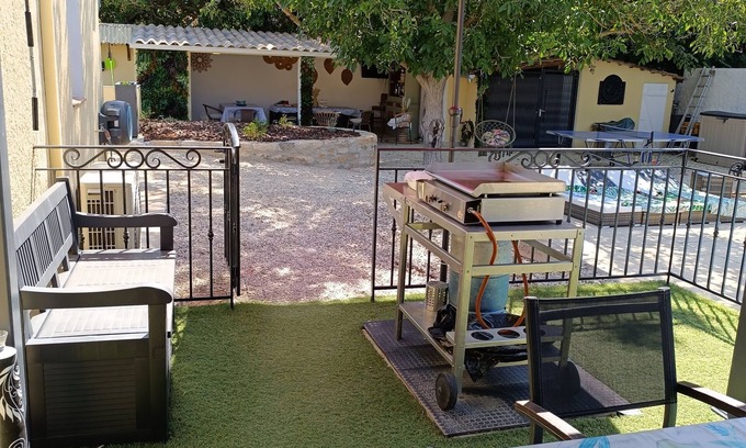 Gareoult House | Villa in the heart of green Provence