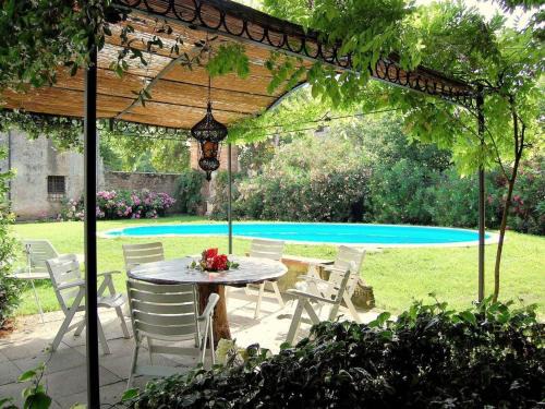 Levada House | Villa in Venice with Private Pool & Park