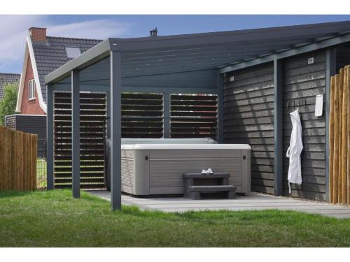 Colijnsplaat House | Villa in Zeeland with Outdoor Jacuzzi