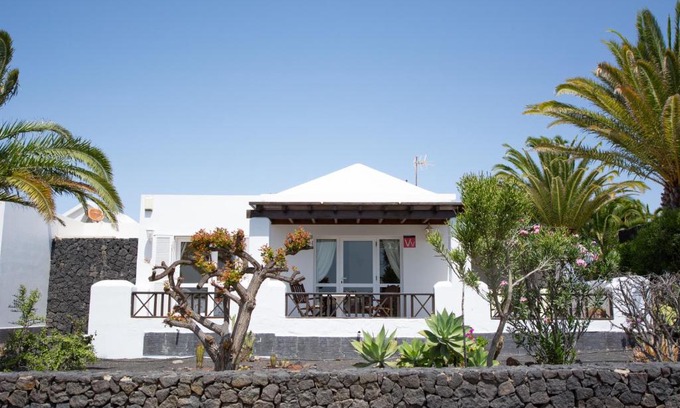 Playa Blanca Villa | Villa Isa sea views