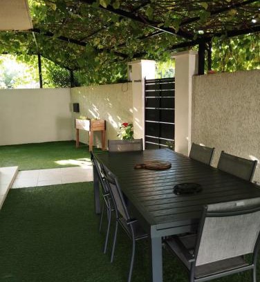 Bedarrides Apartment | Villa J et V