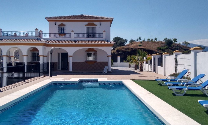 Vinuela Villa | Villa Jasmin. Beautiful private villa with pool