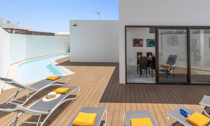 Matagorda Villa | Villa JJ Beach by Villa Plus