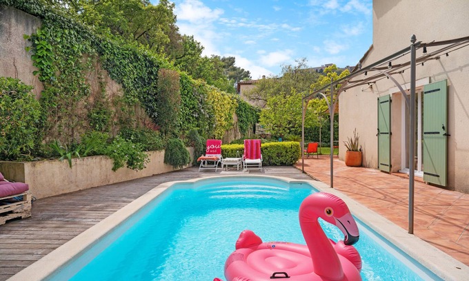 Six-Fours-les-Plages Villa | Villa 'Jolie Provençale Indépendante' with Private Pool, Wi-Fi and Air Conditioning