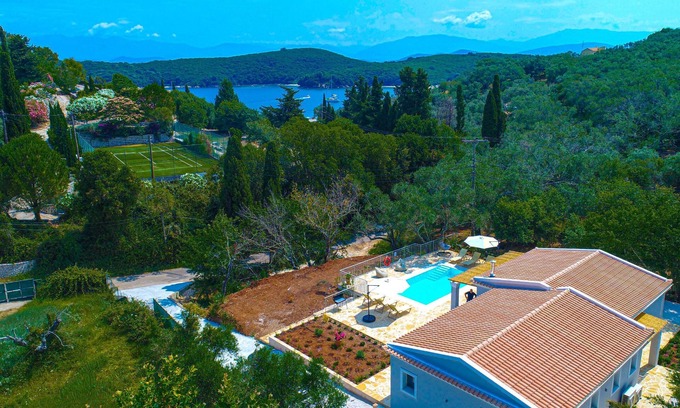 Petaleia Villa | Villa Jupeter - a villa that sleeps 6 guests in 3 bedrooms