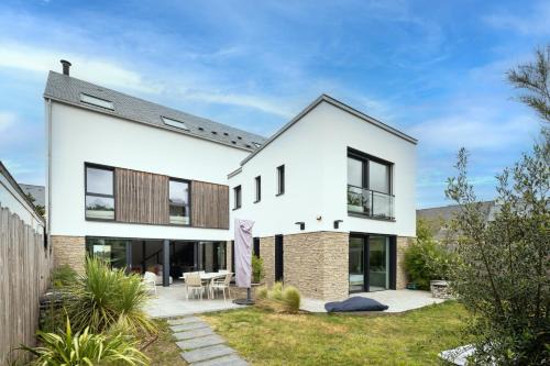 Lancieux House | Villa Ker Jade - vue sur la mer