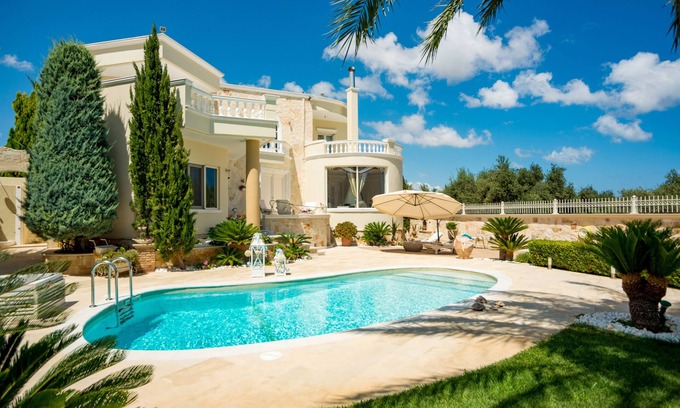 Skotino Villa | Villa Kokalis Resort 1 with swimming pool, spectacular water parks, golf, tennis