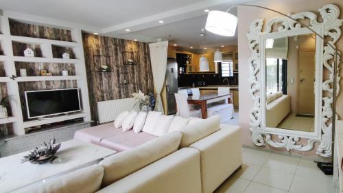 Haniotis House | Villa Kristina with Private Patio