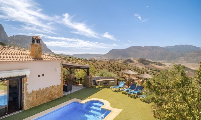 El Gastor House | Villa 'La Cañada' with Lake View, Wi-Fi and Air Conditioning