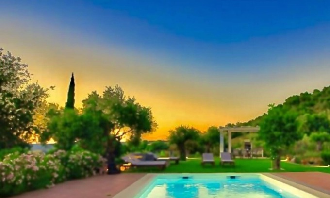 Arcos de la Frontera Villa | Villa La Tina Golf with Lake View, Pool & Wi-Fi