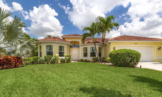 Burnt Store Villa | Villa Lahaina - Your perfect Getaway in Paradise!