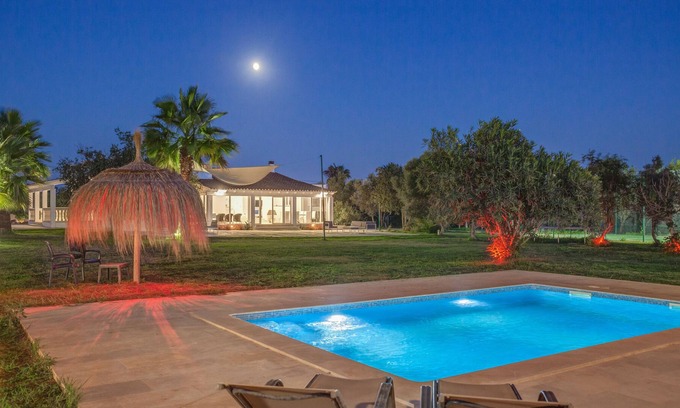 Son Ferriol Villa | Villa Laufer 7500m flat garden, free private tennis court, pool, A / C, BBQ, Wifi
