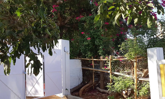 Bommayapalayam Villa | Villa Le Bonheur, a friendly spacious, gated and fenced house, good vibes. A b