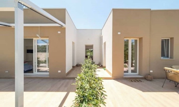 Ognina Villa | Villa Le Tre Muse Beach | parking, swimming pool and 4 minutes by the sea.