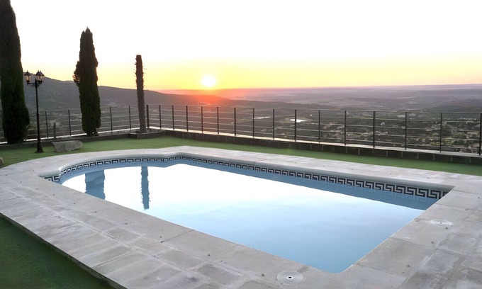 Los Angeles de San Rafael Villa | Villa 'Los Ángeles' with Lake Views, Private Pool and Wi-Fi