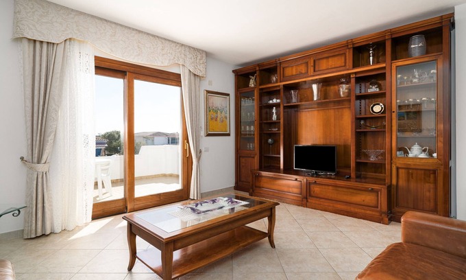 Posada Villa | Villa 'Lucia' with Private Terrace, Wi-Fi and Air Conditioning