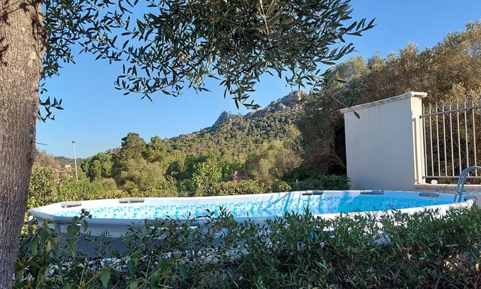 Poggio dei Pini House | Villa Luigi Poggio dei Pini: villa accommodation with parking