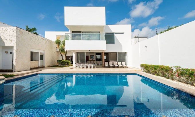 Puerto Juarez Villa | Villa Luxury White in Playa del Carmen