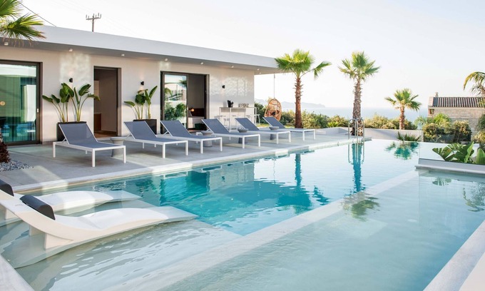 Kissamos Villa | Villa Lydia with a heated indoor pool