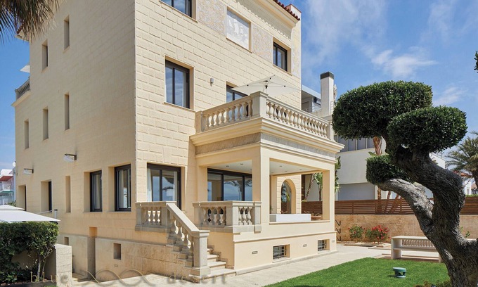 Passeig Maritim Villa | Villa Madonna Impressive maritime villa with private pool & garden from the center of Sitges