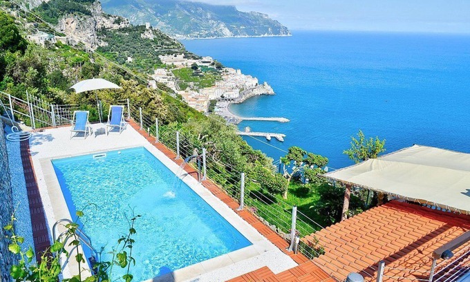 Pogerola Villa | Villa Madreluna: A spacious three-story villa located on the high coast in front of the sea, with Free WI-FI.
