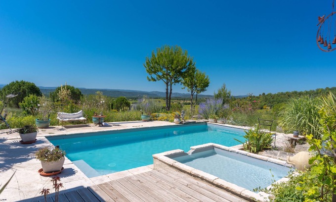Cabrieres-dʼAigues Villa | Villa 'Maison Luberon Sud' with Mountain View, Private Pool and Wi-Fi