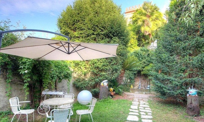 Finalborgo House | Villa Malvina E: A welcoming apartment that is part of an ancient historic building, with Free WI-FI.