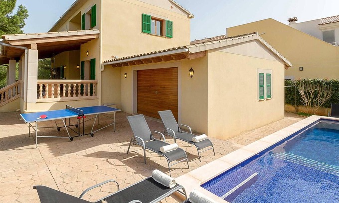 Marina Manresa House | Villa Manresa is located near the Alcudia suburb of Malpas and is within walking distance of two bea