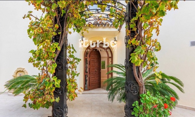Marbella Ski Chalet | VILLA, MARBELLA GOLDEN MILE - Puerto Banús