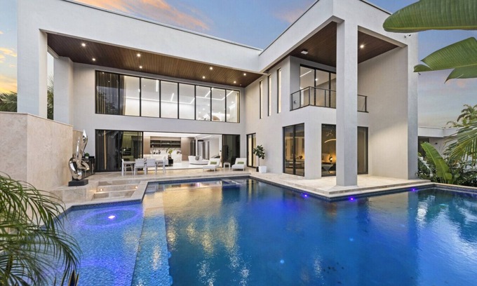 Northeast Miami Apartment | Villa Medici-Unique and Modern smart home