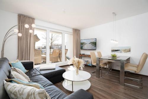 Pelzerhaken Apartment | Villa Meeresrauschen Carpe Diem mit großzügiger Terrasse und extragroßem Strandkorb