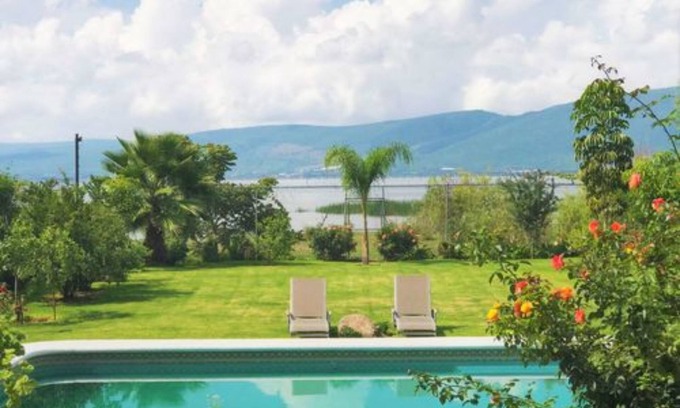 Jocotepec House | Villa Meli 2 by Kivoya