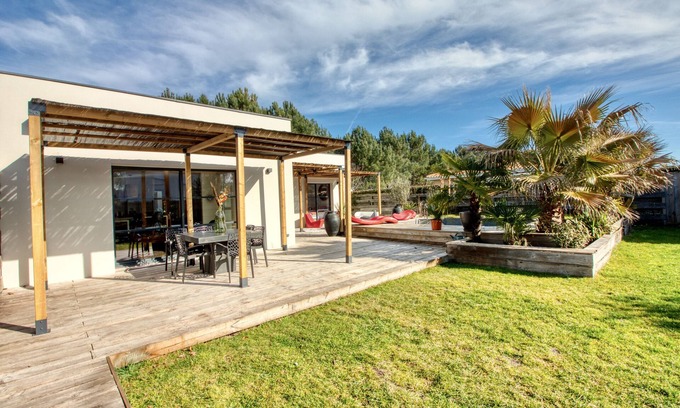 Le Porge Villa | Villa Meli with the ocean, Lacanau and the Bassin d'Arcachon just 10 minutes away