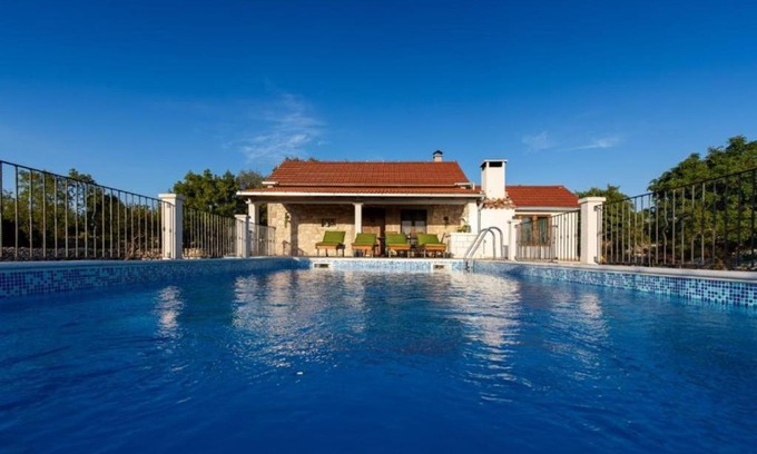 Zavala Villa | Villa Menalo