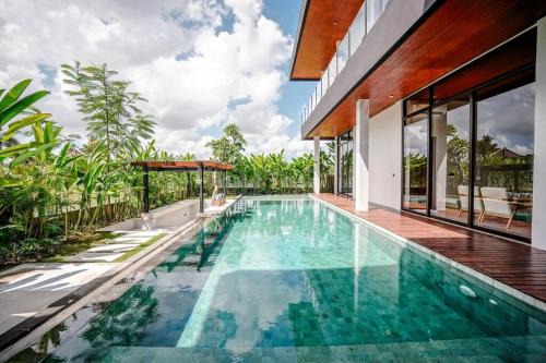 Beraban Villa | Villa Midori - Luxury Spacious Haven Rooftop and Pool Paradise