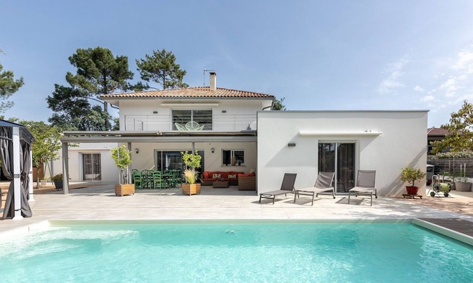 Mimizan-Plage Villa | VILLA MIMIZAN PLAGE, 5 BEDROOMS, 10 PERSONS, SWIMMING POOL, JACCUZI, 300 m away