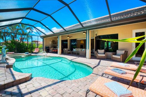 Pelican Villa | VILLA MIRACLE - 4 BEDS - 2 BATHS - 8 GUESTS - POOL/SPA - INCL. 10% OFF BOAT RENTAL